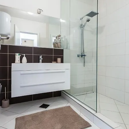 Hoplite 2br With Free Parking 아파트