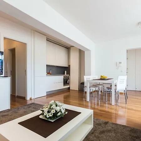 Hoplite 2br With Free Parking