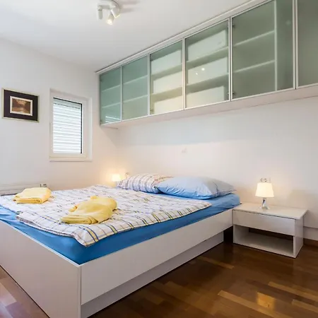 Hoplite 2br With Free Parking Lägenhet