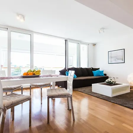 Hoplite 2br With Free Parking Lägenhet